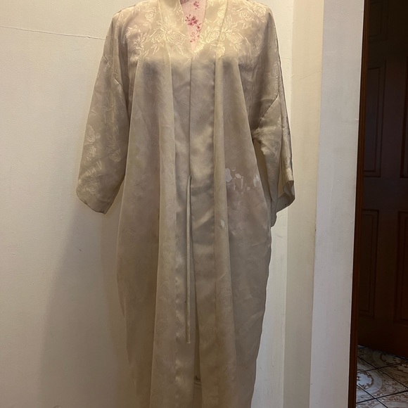 Robes - Picture 2 of 6